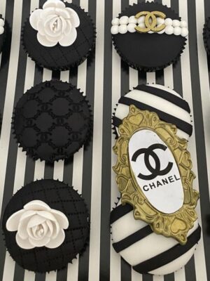 Chanel cup cakes