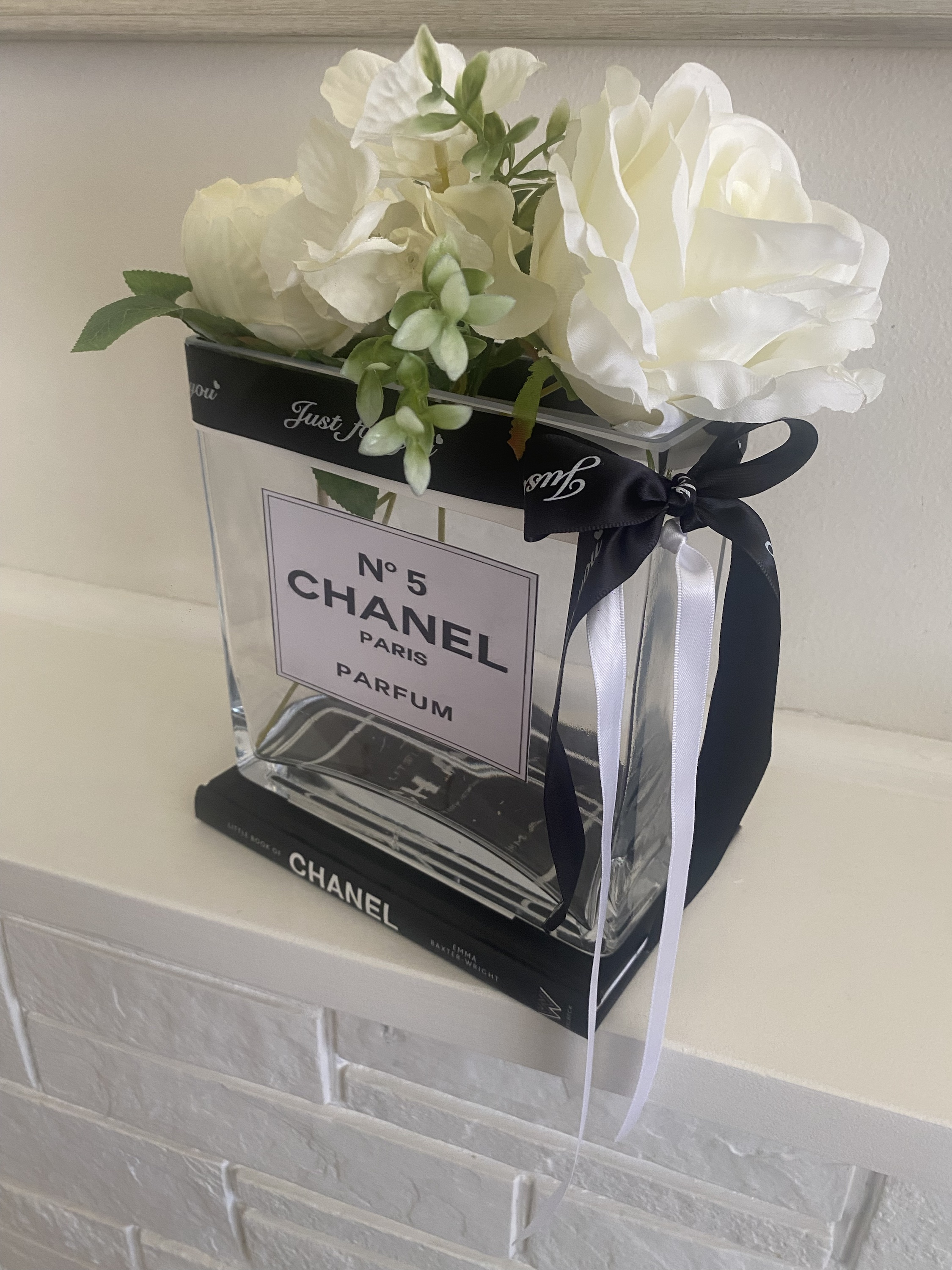 Parfum vase with artificial flowers